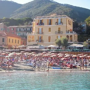** Hotell La Italien